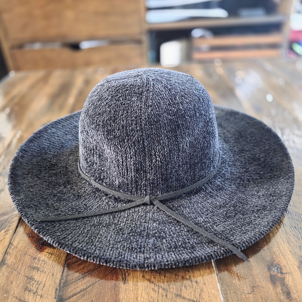 Elegant Black Wide-Brim Hat